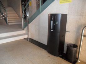 Tecnatur fuente de agua en centro educativo